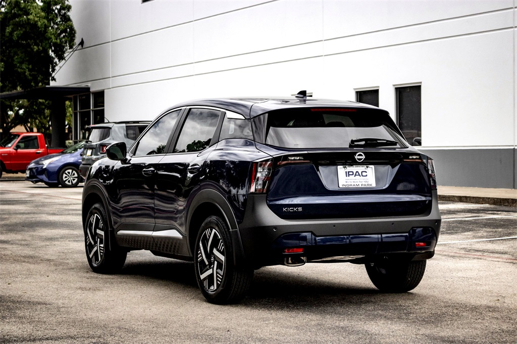 2025 Nissan Kicks SV photo 4