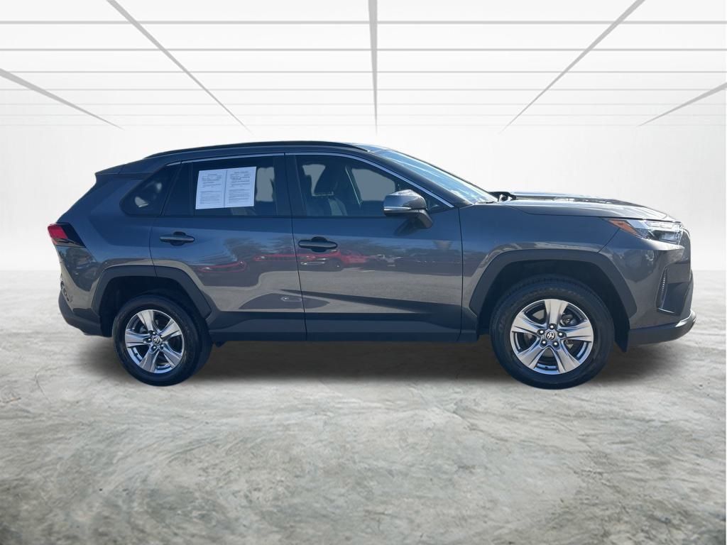 2023 Toyota RAV4 XLE photo 2