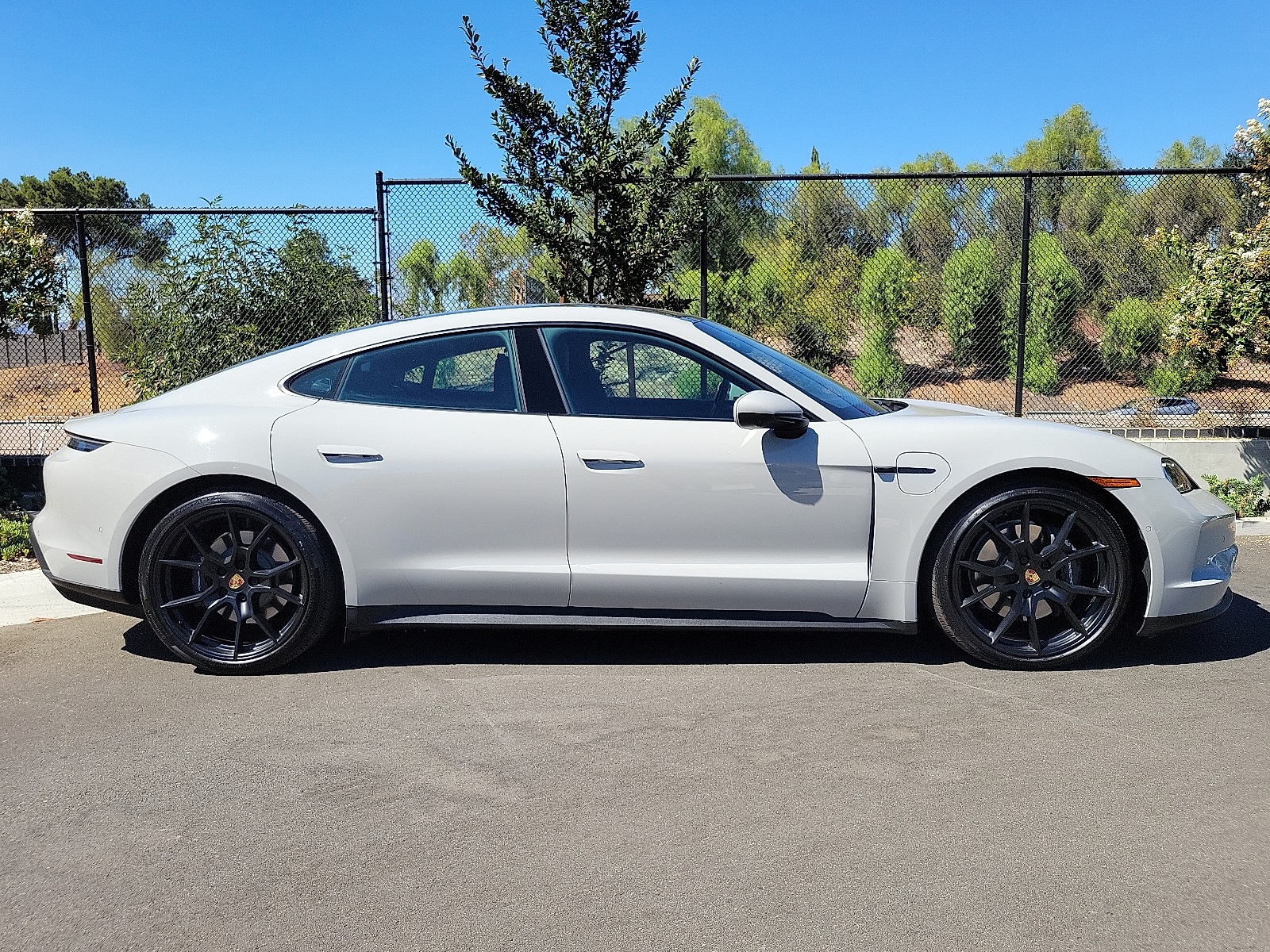 2025 Porsche Taycan photo 10