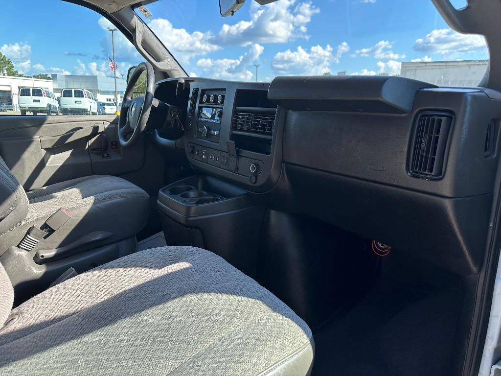 2019 Chevrolet Express Passenger 3500 LT photo 24