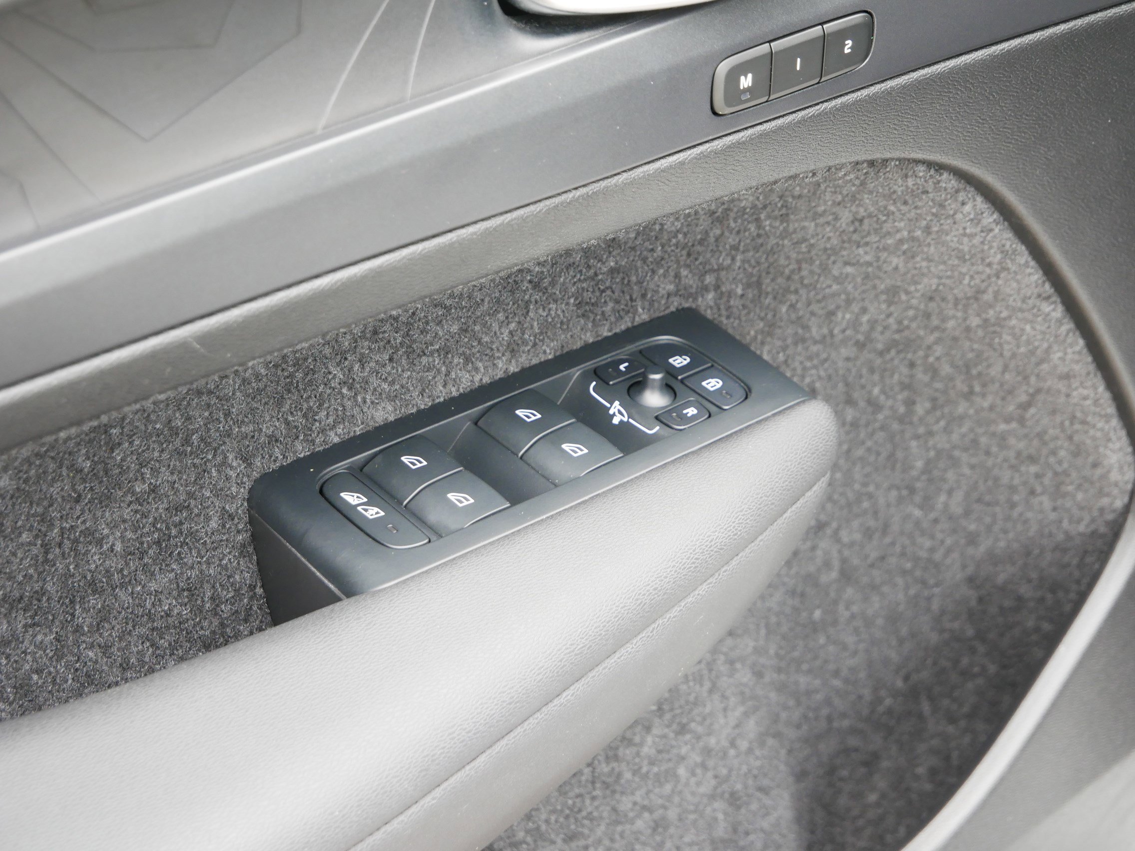 2023 Volvo C40 Recharge Ultimate photo 24