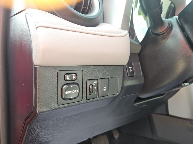 2017 Toyota RAV4 XLE photo 25
