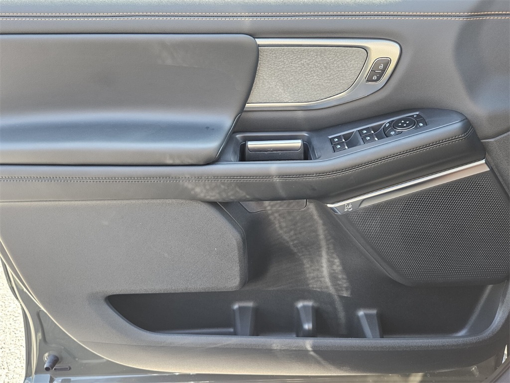 2025 Ford Expedition photo 20