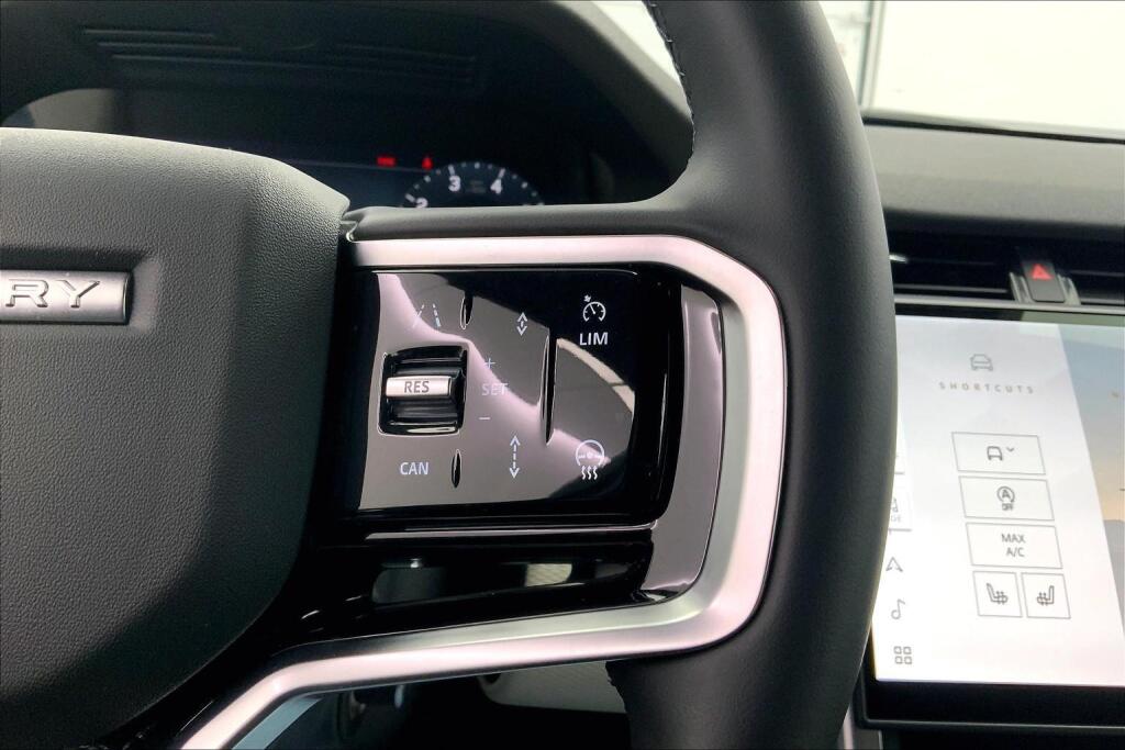 2025 Land Rover Discovery Sport Dynamic SE photo 16