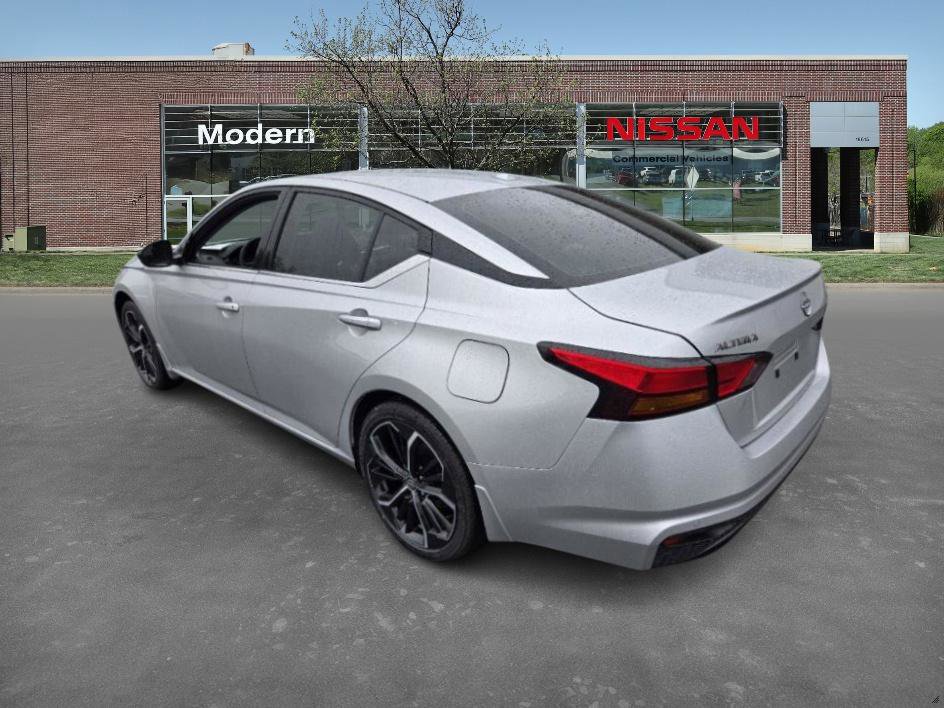 2025 Nissan Altima SR photo 7