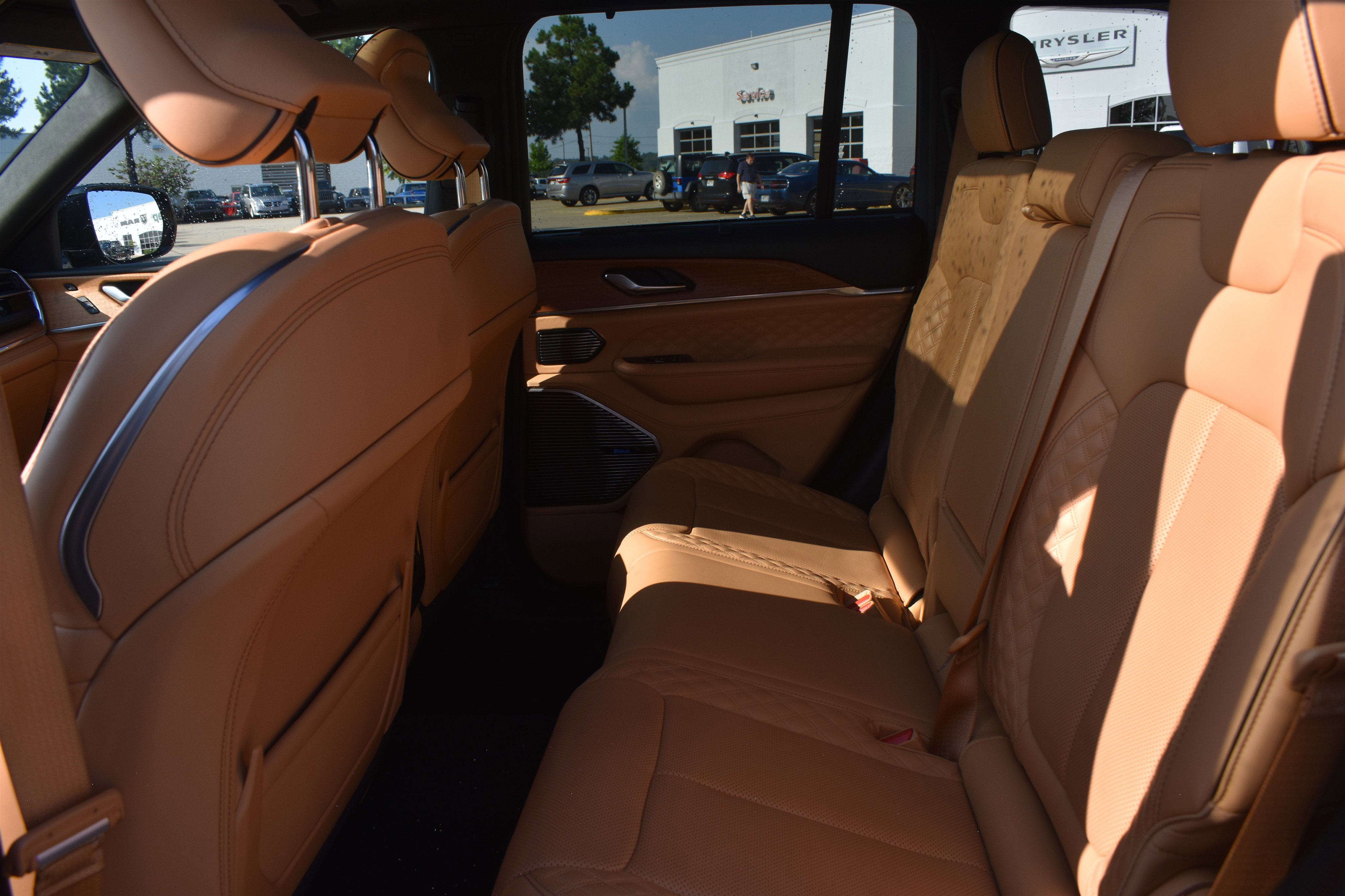 2022 Jeep Cherokee Summit 4xe photo 6
