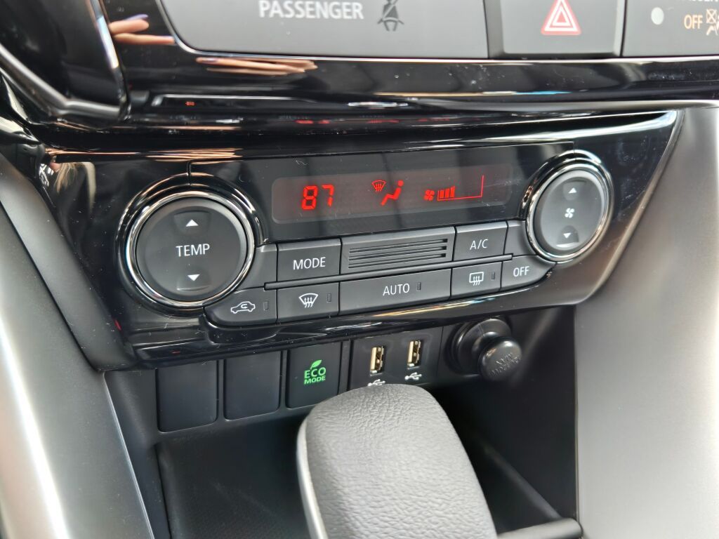 2025 Mitsubishi Eclipse Cross LE photo 17
