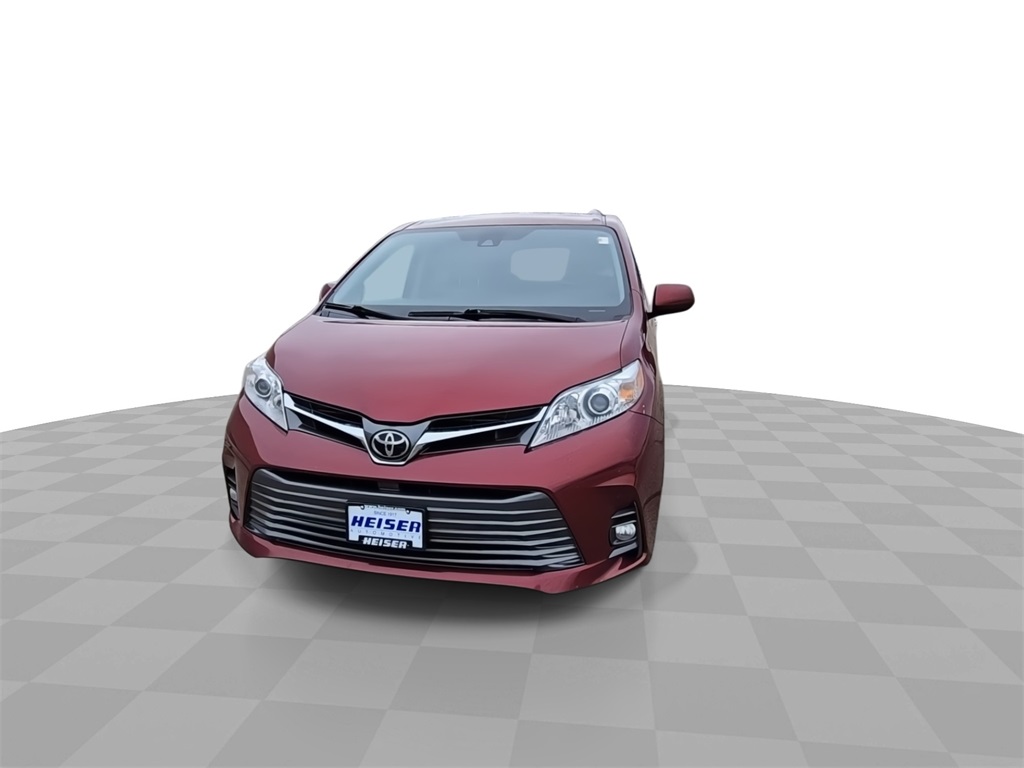 2020 Toyota Sienna XLE photo 2