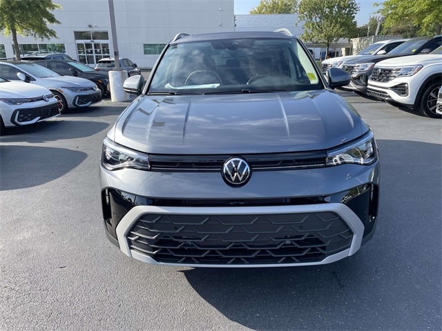 2025 Volkswagen Taos SE photo 2