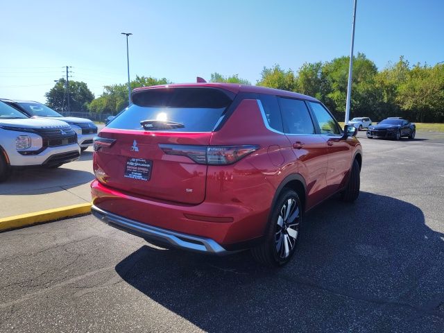 2025 Mitsubishi Outlander SE photo 3