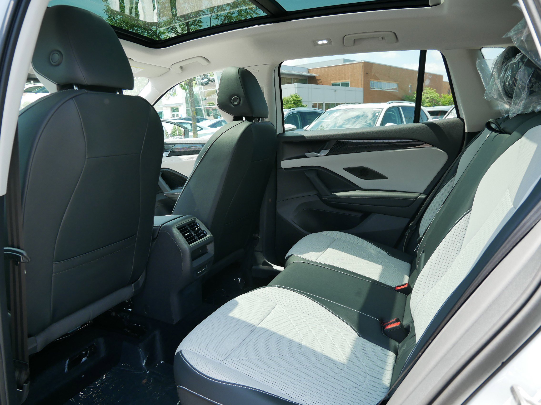 2025 Volkswagen Tiguan SE photo 6