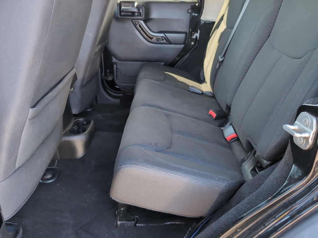 2014 Jeep Wrangler Unlimited Sport photo 22