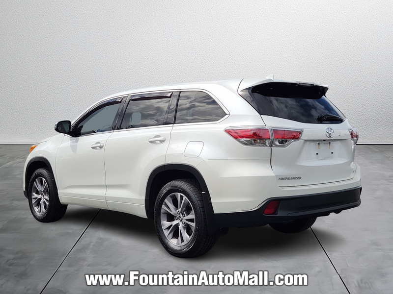 2016 Toyota Highlander LE Plus photo 3