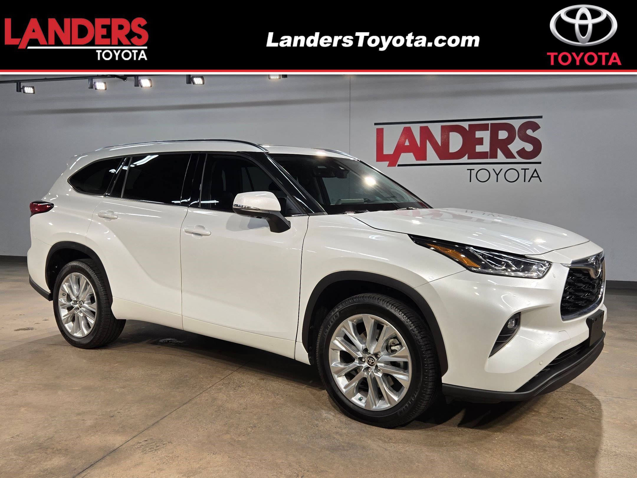 2022 Toyota Highlander Limited's photo