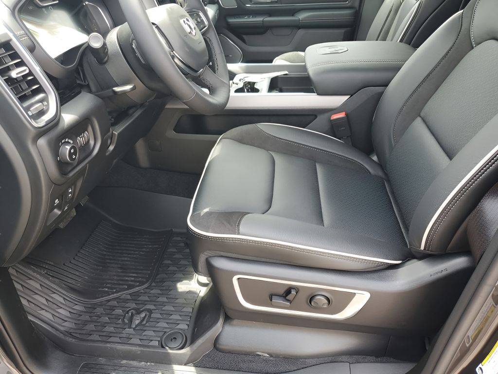 2026 Ram 1500 Laramie photo 31