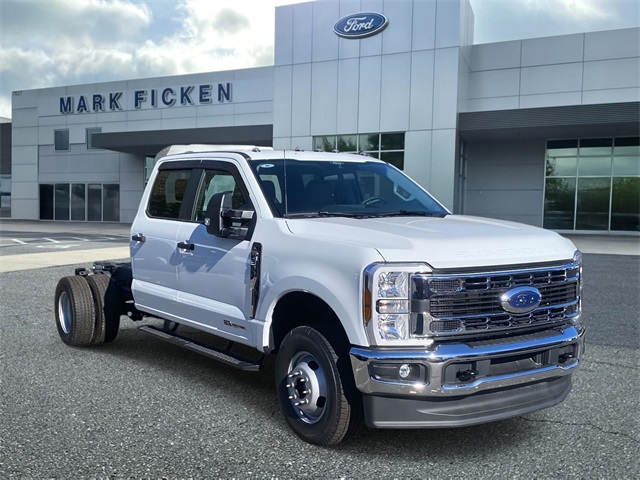 2026 Ford F-350 Super Duty Chassis Cab XL's photo