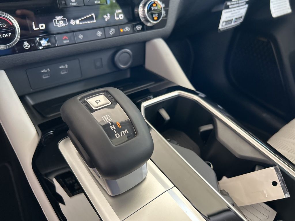 2025 Mitsubishi Outlander Black Edition photo 10