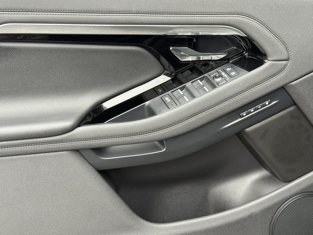 2023 Land Rover Range Rover Evoque R-Dynamic SE photo 11