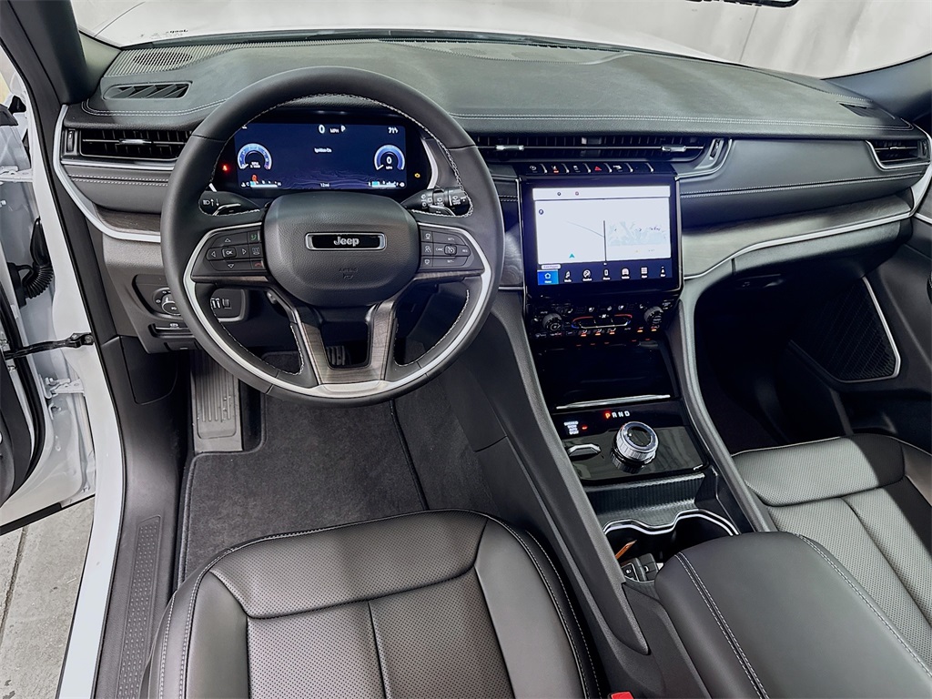 2025 Jeep Grand Cherokee Limited photo 4