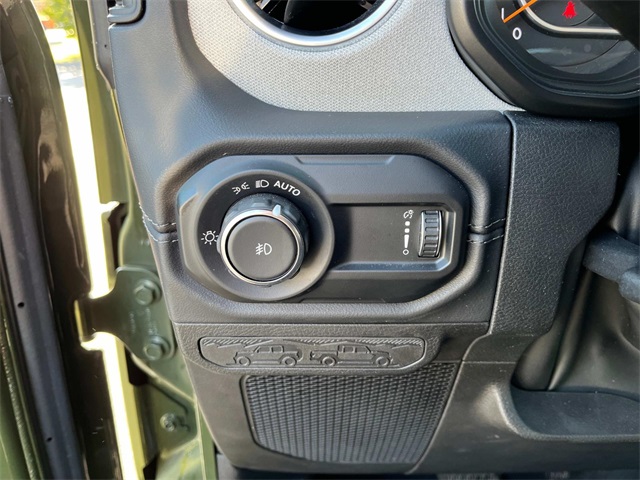 2024 Jeep Wrangler Sahara photo 25