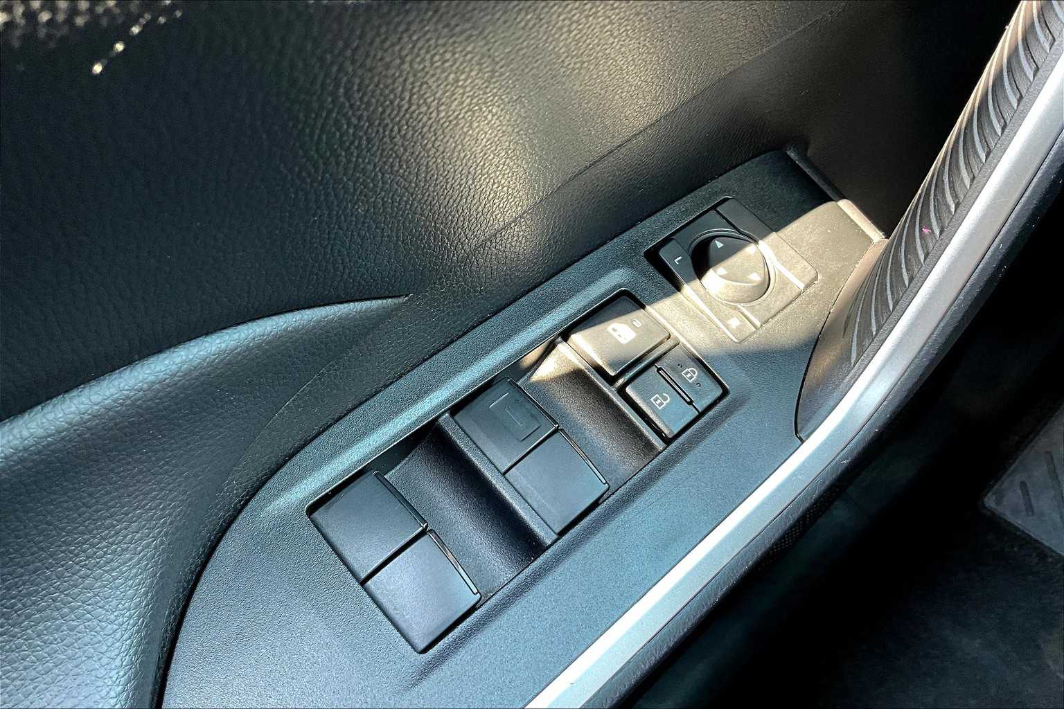 2024 Toyota RAV4 LE photo 32