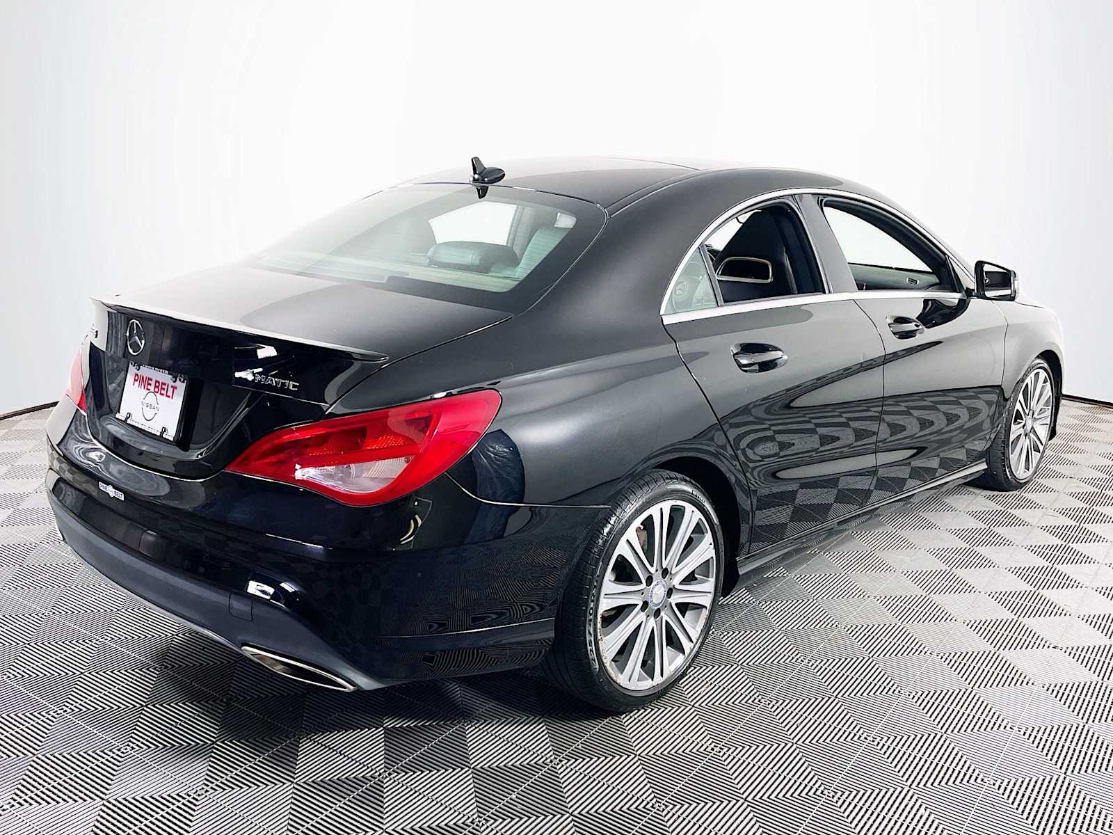 2018 Mercedes Benz CLA 250 4MATIC photo 4