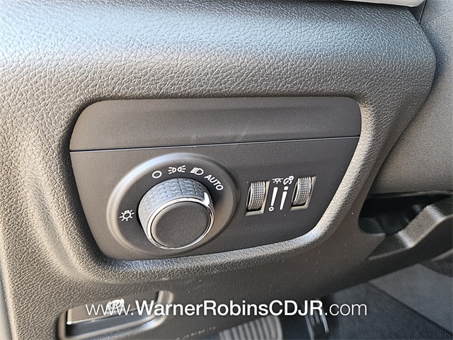 2025 Jeep Grand Cherokee Laredo photo 24