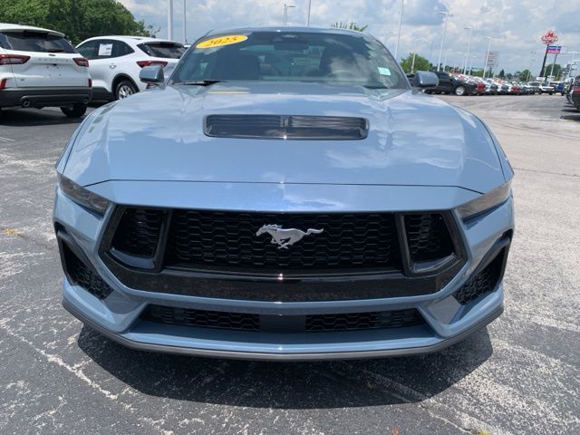 2025 Ford Mustang GT Premium photo 2