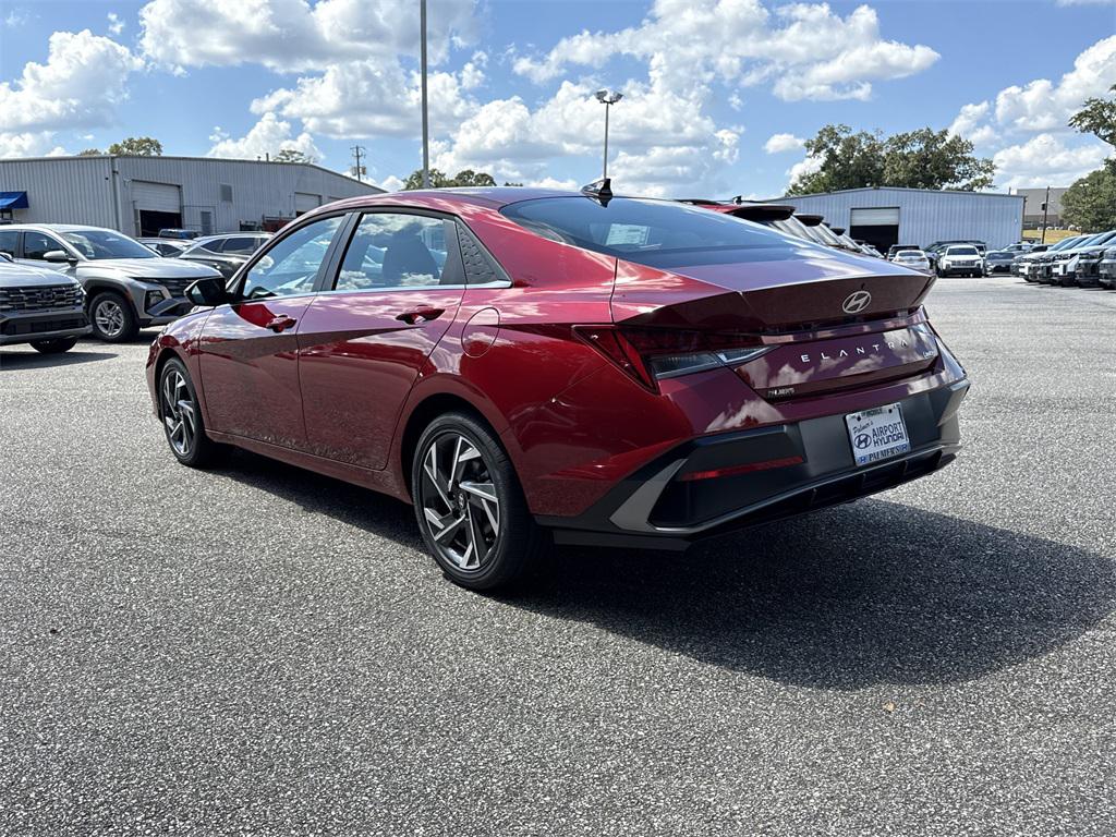 2025 Hyundai Elantra Limited photo 5