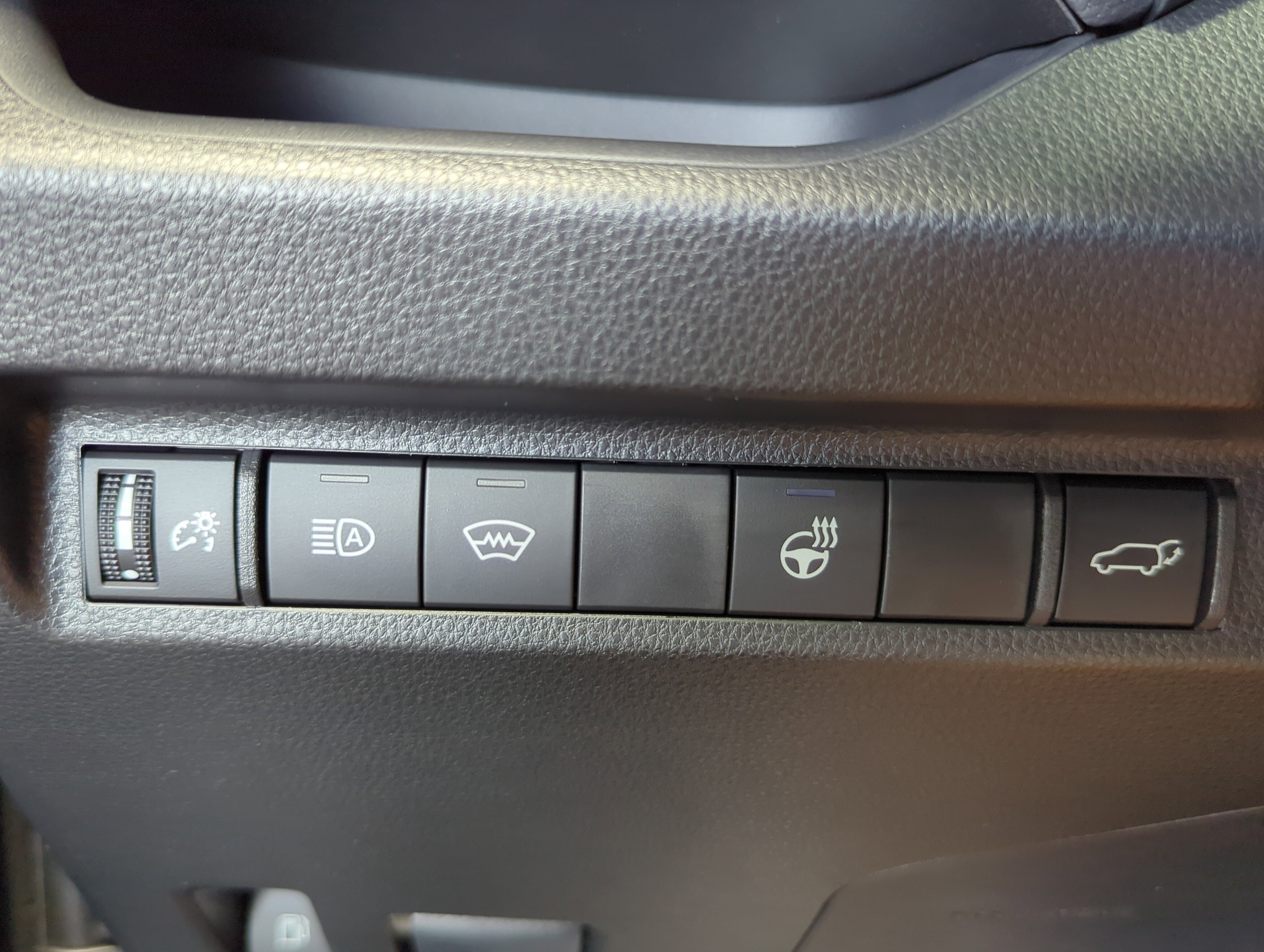 2025 Toyota RAV4 Hybrid XLE photo 16