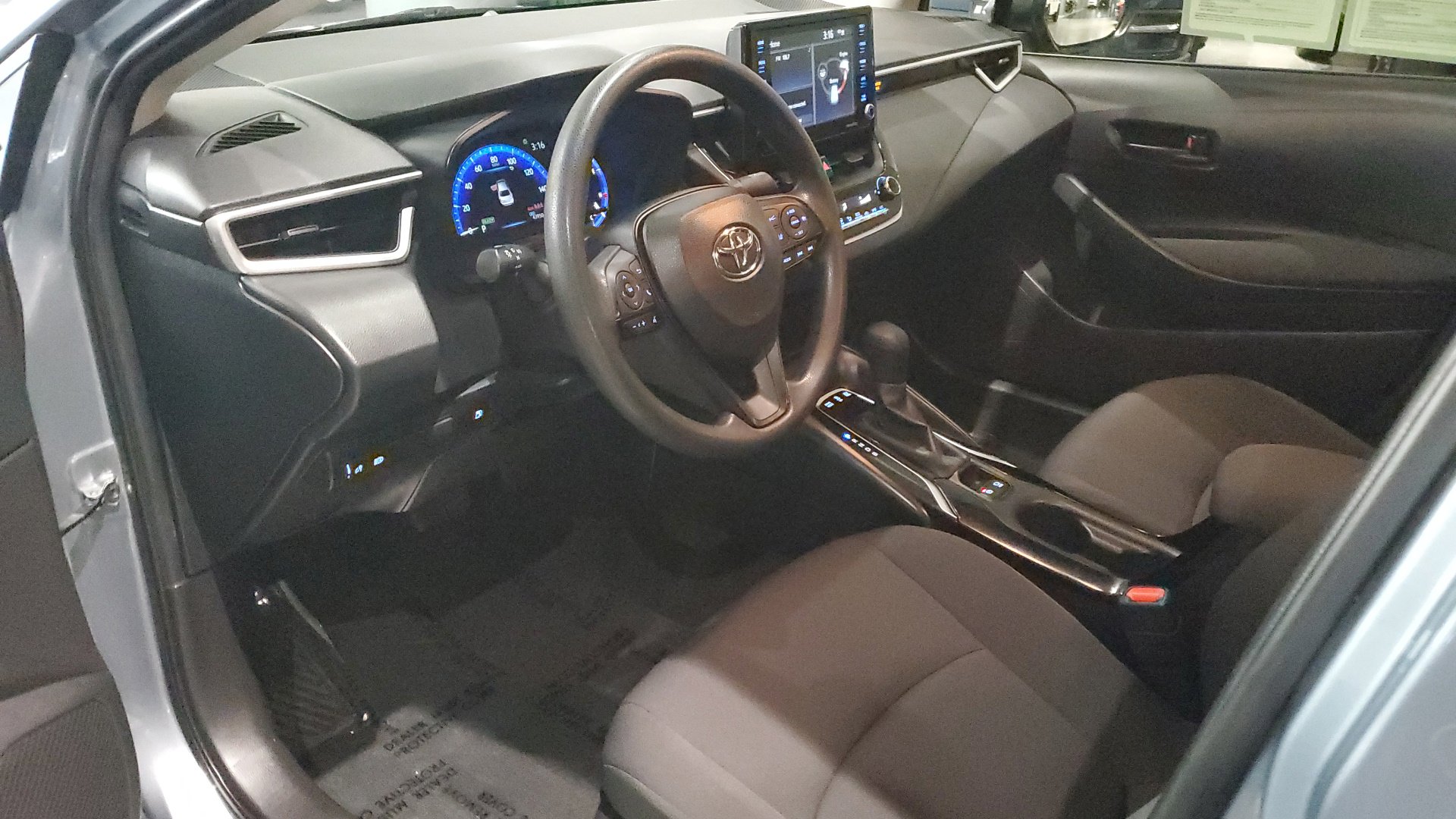 2022 Toyota Corolla Hybrid LE photo 17