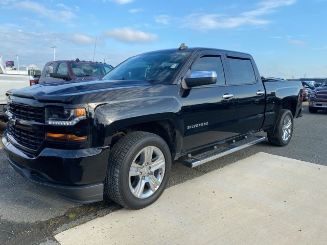 2018 Chevrolet Silverado 1500 Custom photo 3