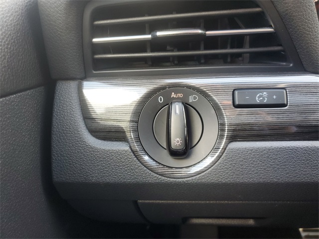 2020 Volkswagen Passat 2.0T R-Line photo 27