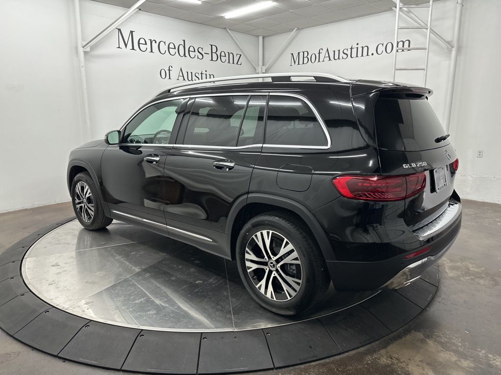 2026 Mercedes Benz GLB 250 4MATIC photo 5