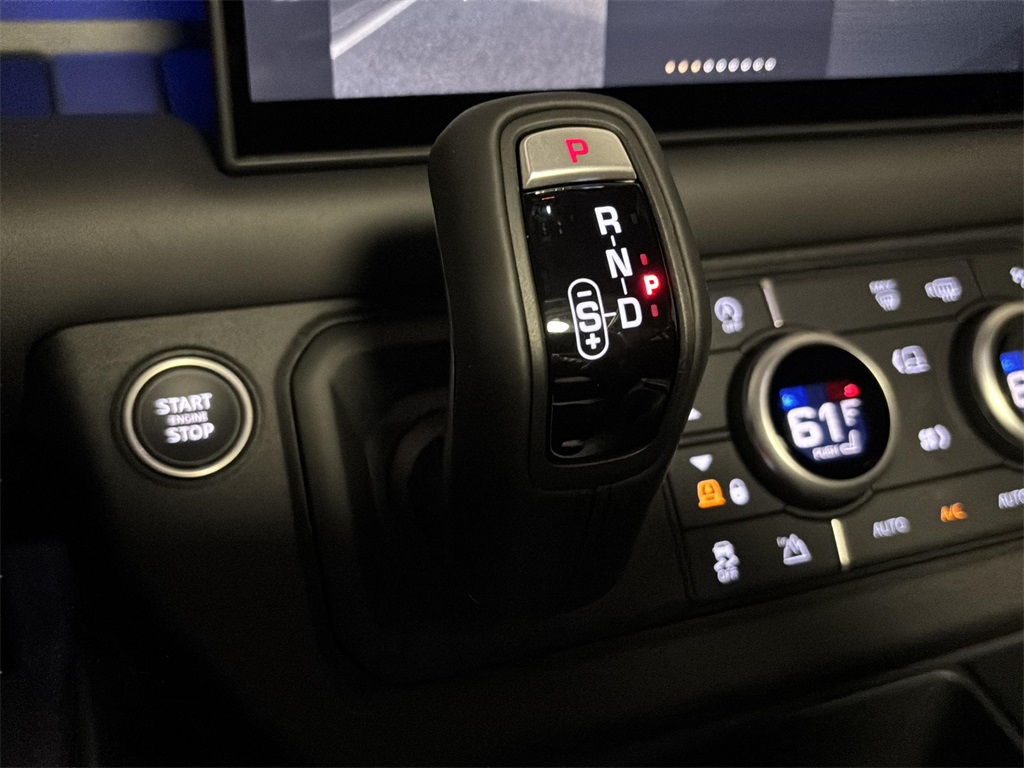 2025 Land Rover Defender 130 X-Dynamic SE photo 19