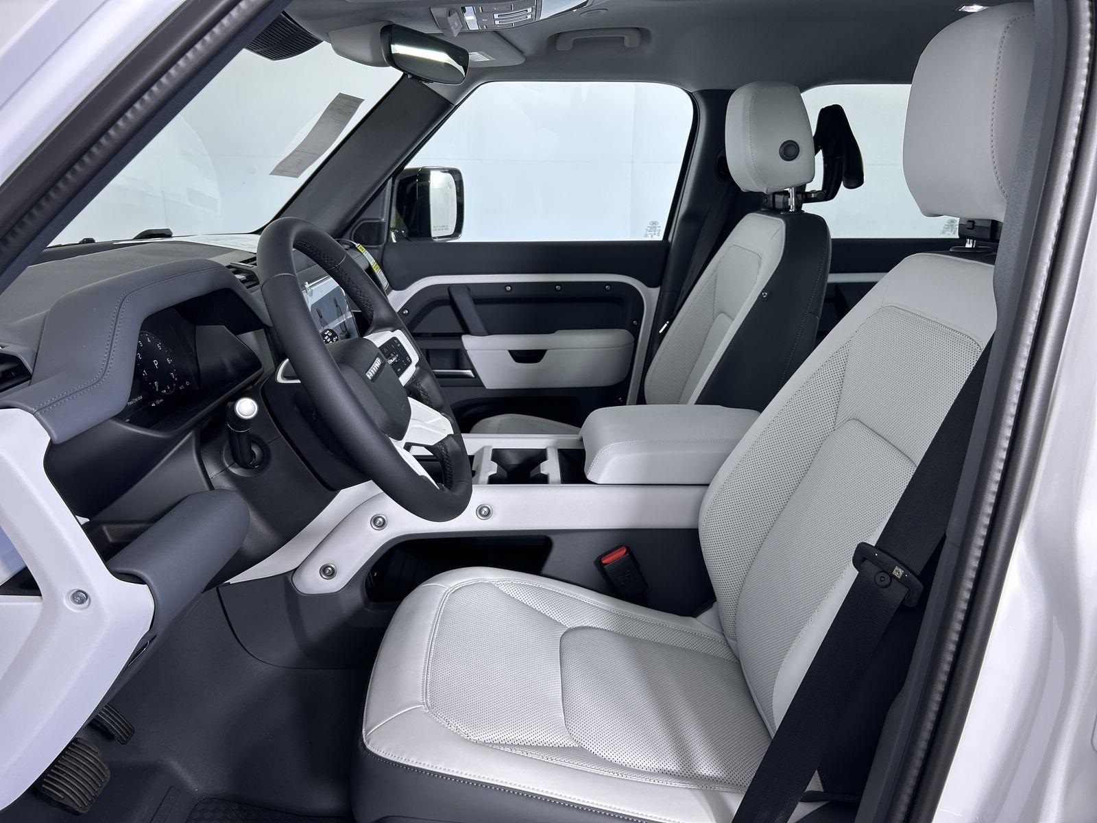 2025 Land Rover Defender 110 S photo 21