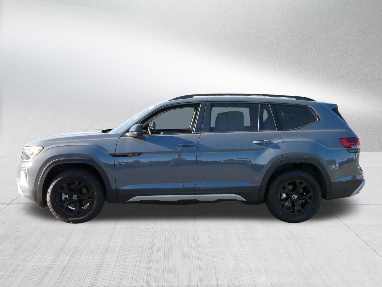 2025 Volkswagen Atlas Peak Edition SE photo 3