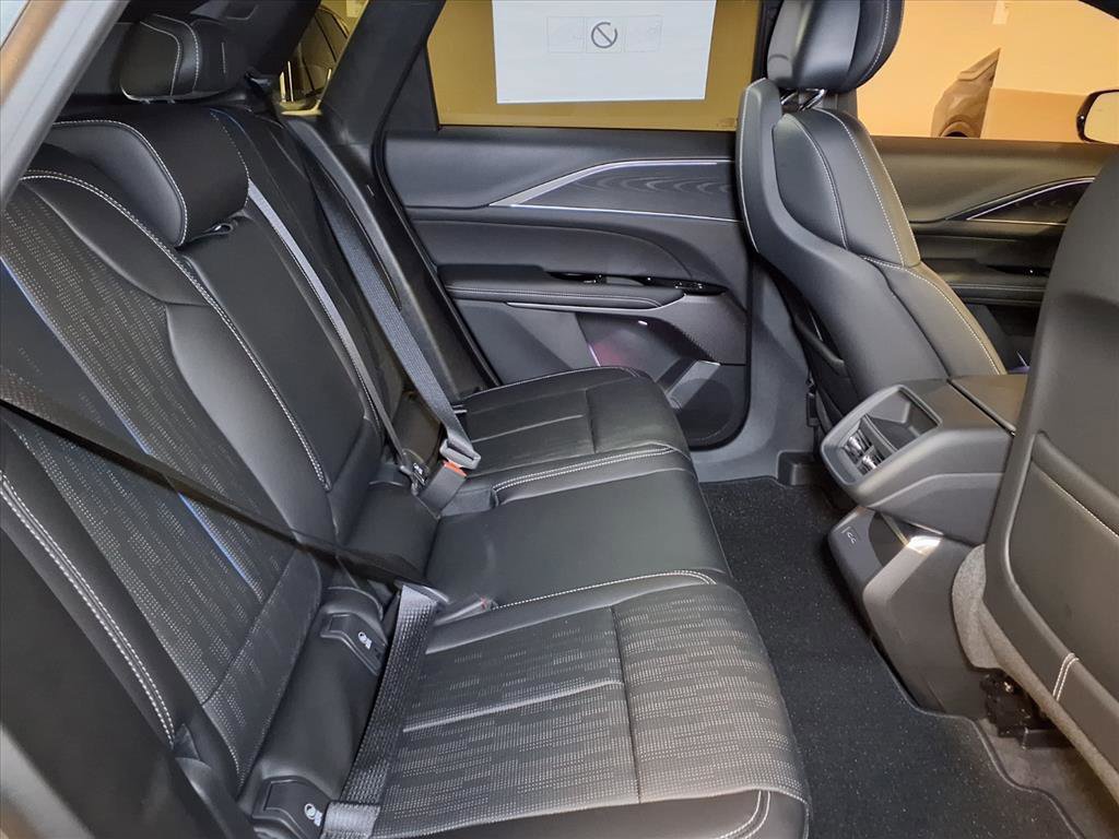 2025 Cadillac Lyriq Sport photo 7