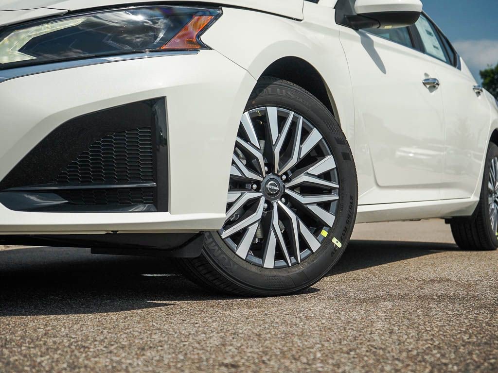 2025 Nissan Altima 2.5 SV photo 2