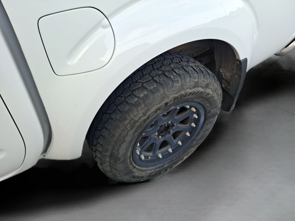 2009 Nissan Frontier SE photo 8