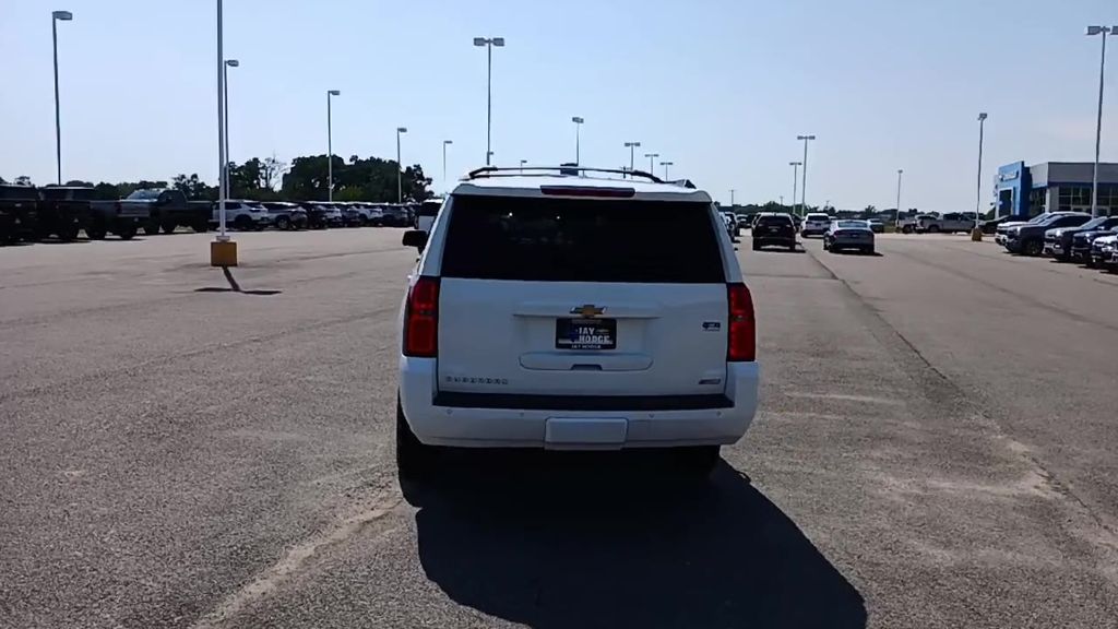 2018 Chevrolet Suburban LT photo 7