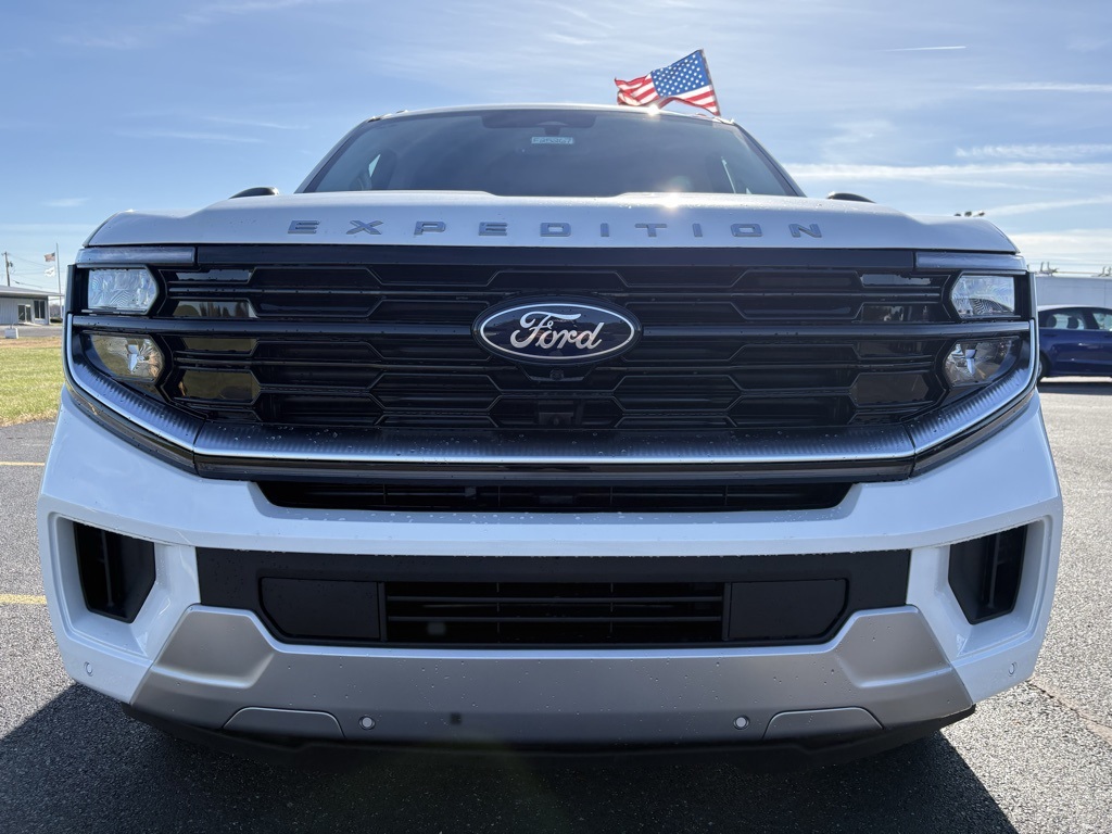 2025 Ford Expedition Platinum MAX photo 3