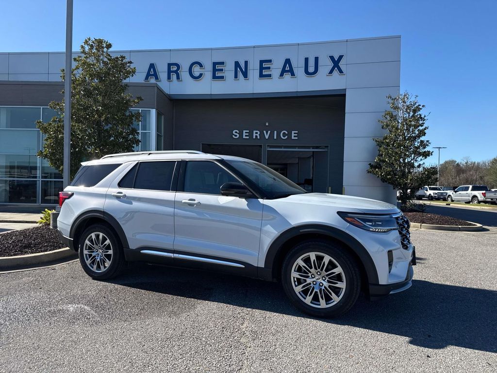 2026 Ford Explorer Platinum's photo