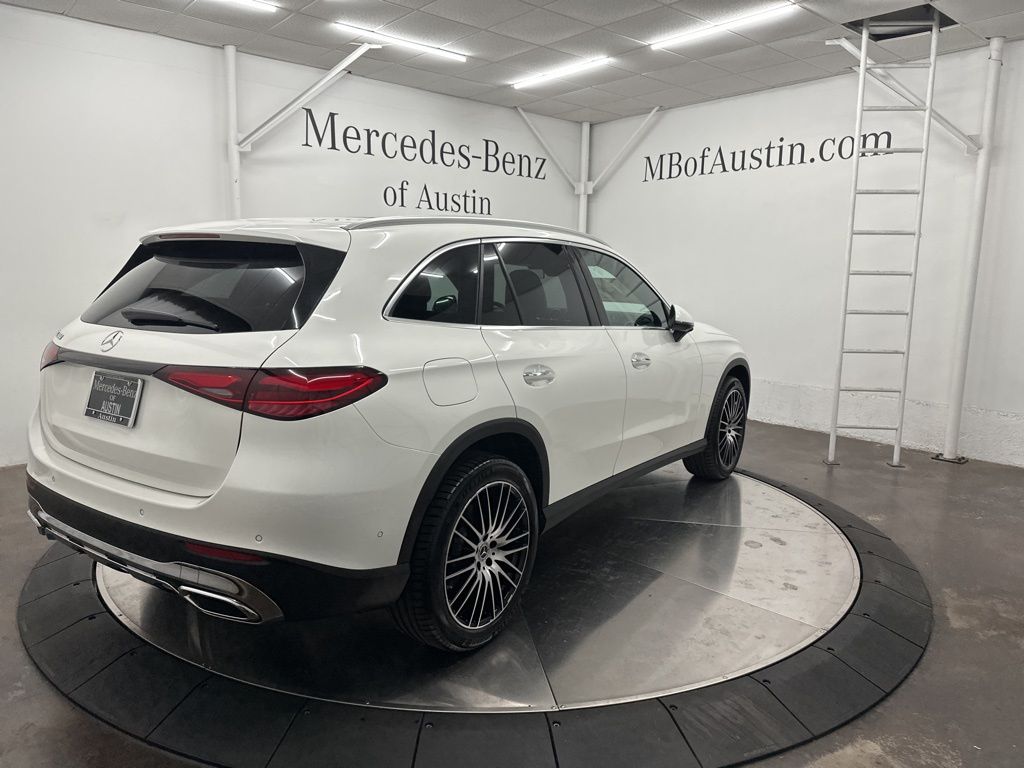 2026 Mercedes Benz GLC 300 photo 6