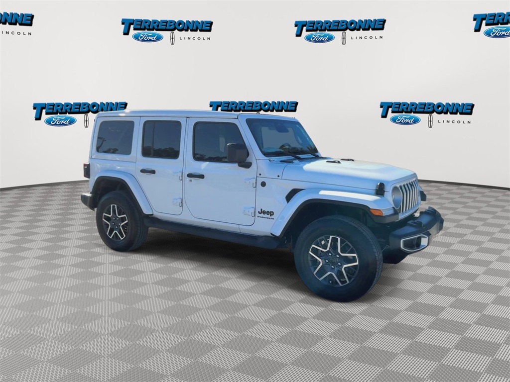 2025 Jeep Wrangler Sahara photo 2