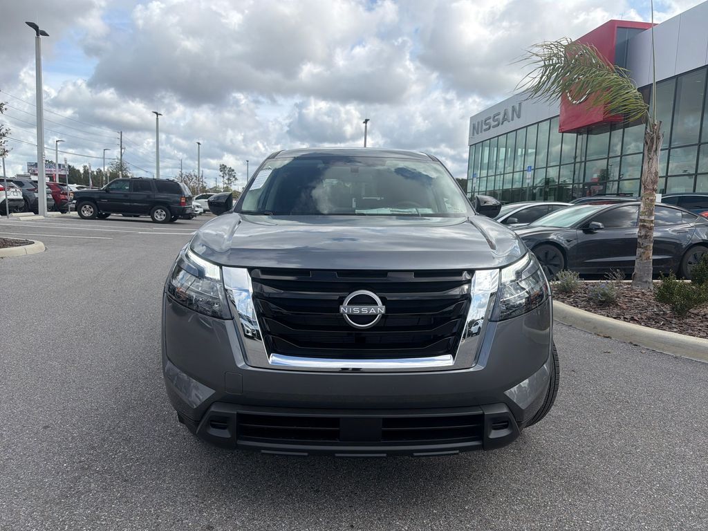 2025 Nissan Pathfinder S photo 2