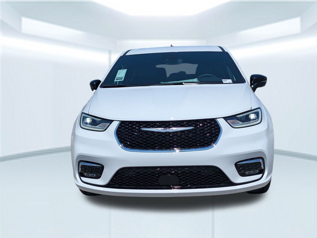 2026 Chrysler Pacifica photo 8