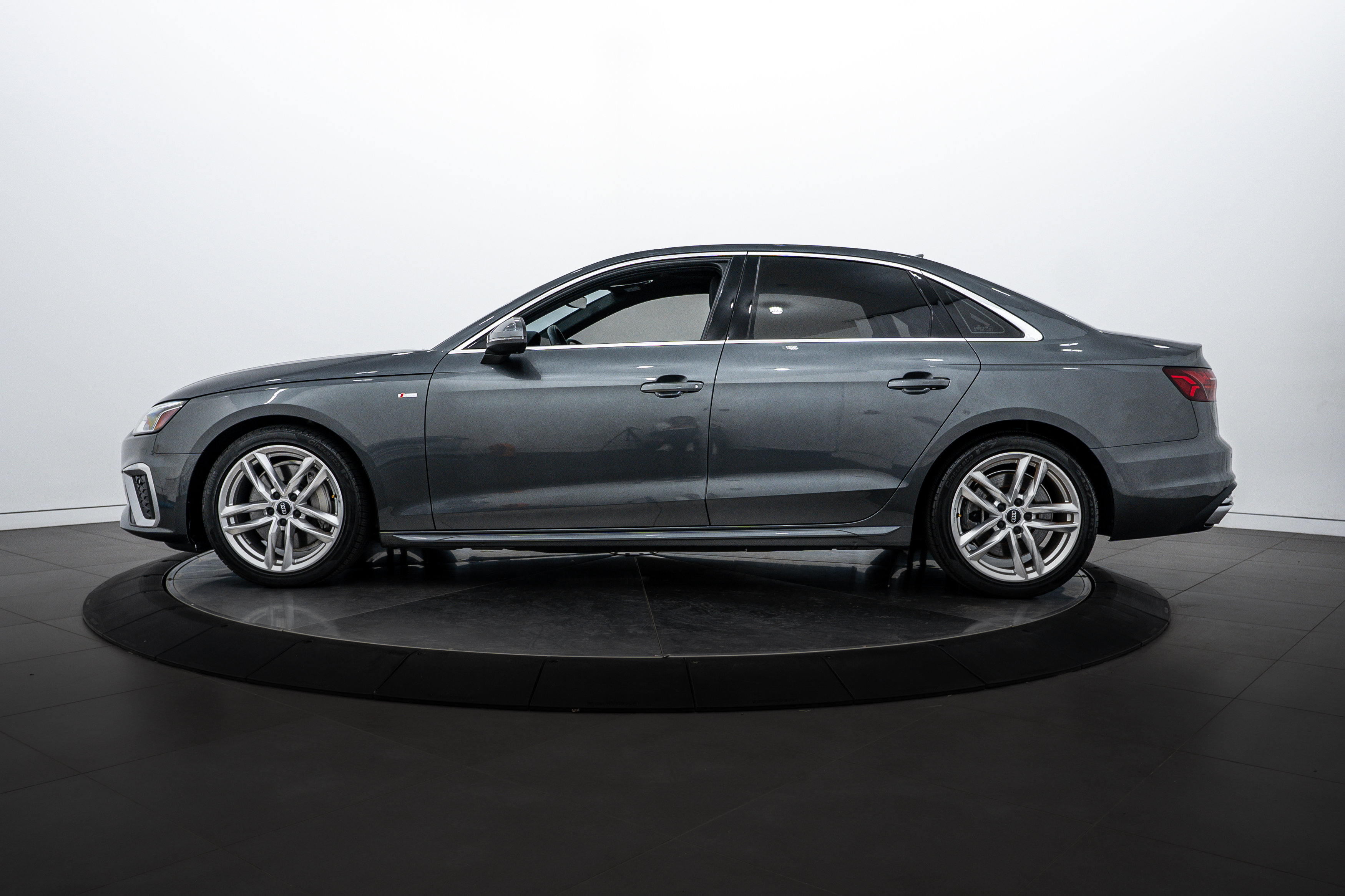 2020 Audi A4 Quattro Premium Plus photo 7