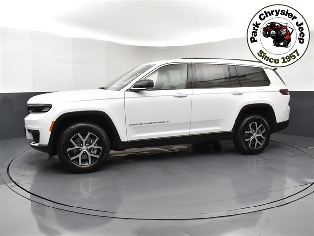 2025 Jeep Grand Cherokee Limited photo 3