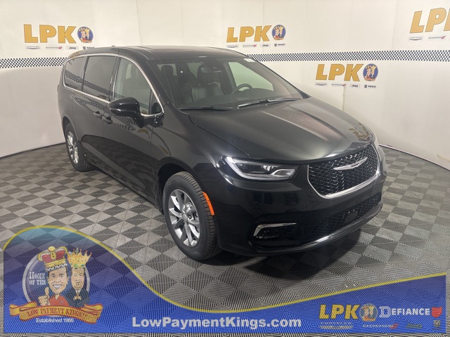 2026 Chrysler Pacifica Limited's photo